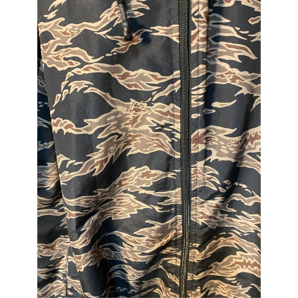 Guess men’s black and green hooded, zip front windbreaker large - Picture 3 of 4